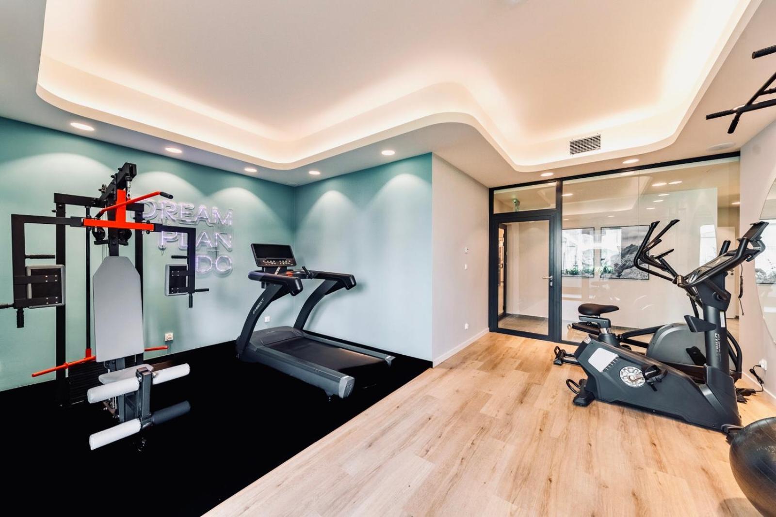 Mountain Shine - Apartment, Spa And Parking Zakopane Bagian luar foto