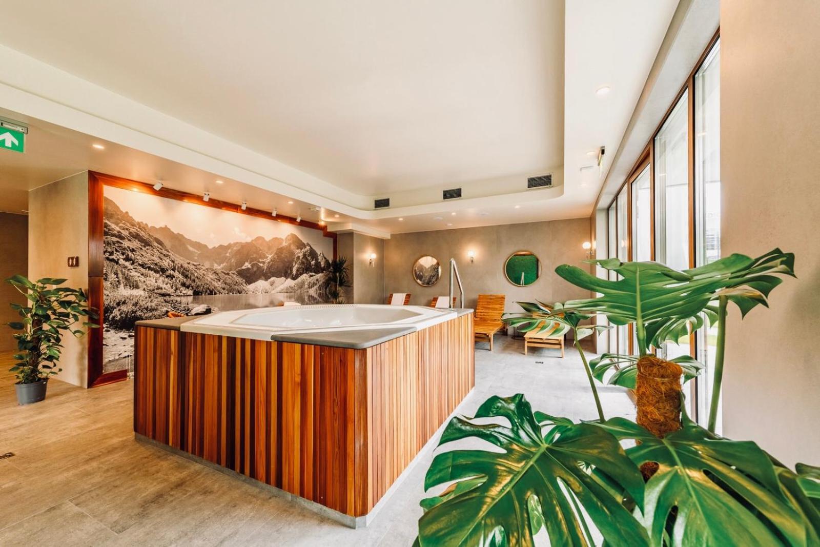 Mountain Shine - Apartment, Spa And Parking Zakopane Bagian luar foto